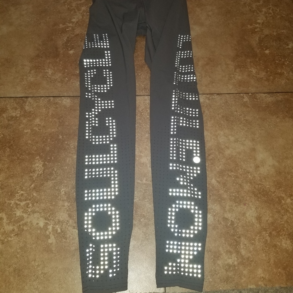 SOLDLululemon ride & reflect X SoulCycle grey sz 4 - Picture 2 of 5